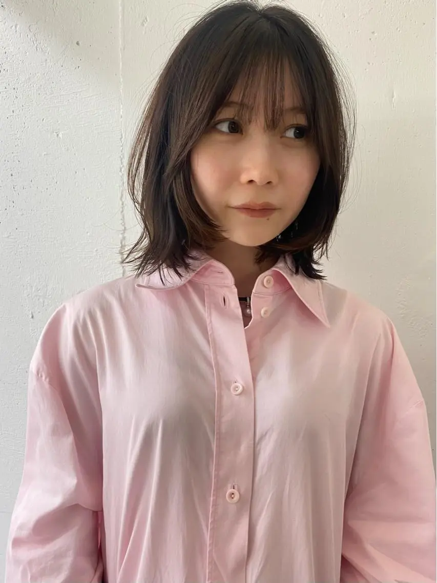 ショート カラー アッシュ ベージュカラー 顔まわりレイヤー レイヤーカット 大石 沙季のヘアスタイル