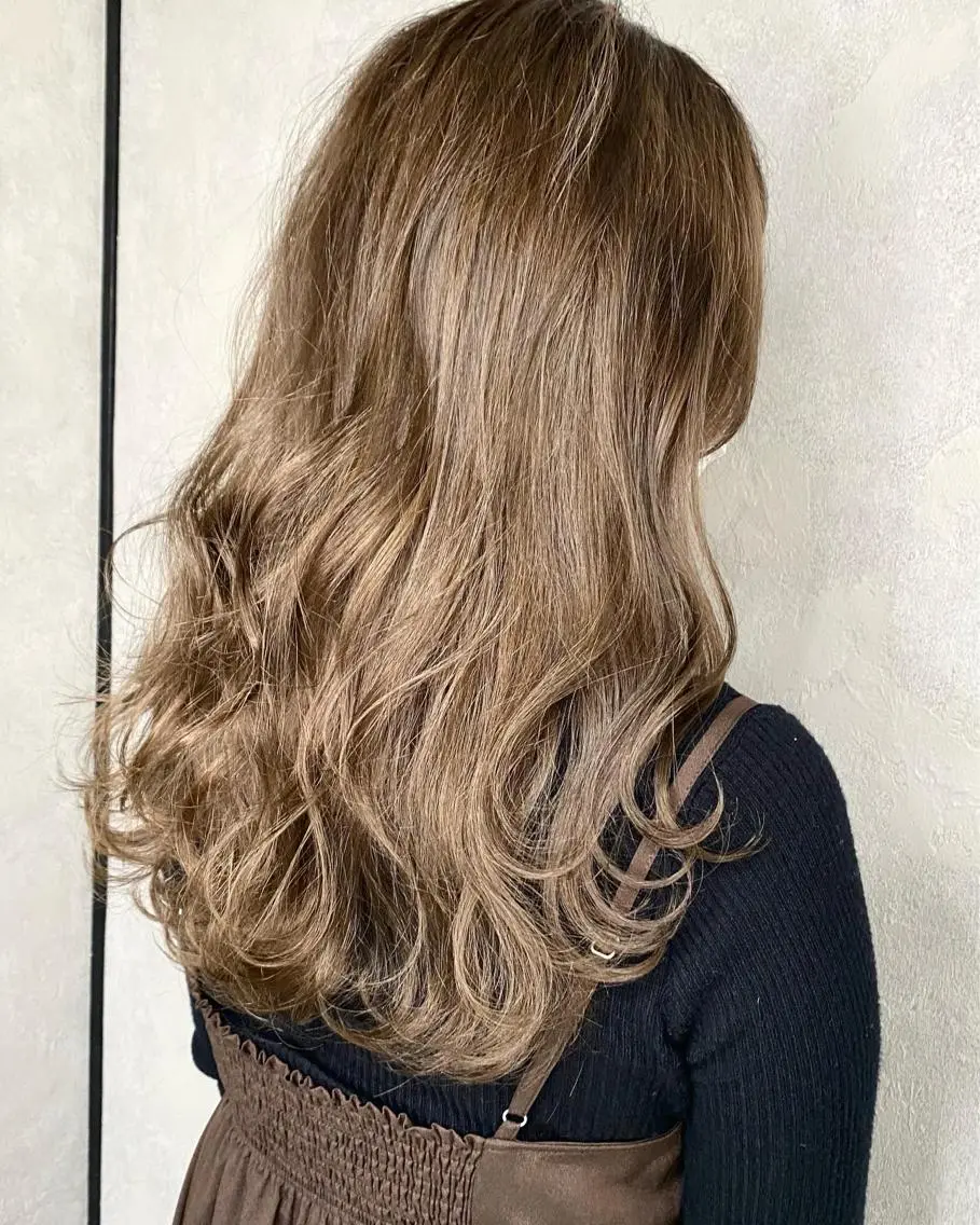 ロング カラー ヘアアレンジ キッズ ミストバング ベージュカラー ブリーチ ブロンド ケアブリーチ カット ヘアカラー 成城美容室 YOSHIMURAのヘアスタイル