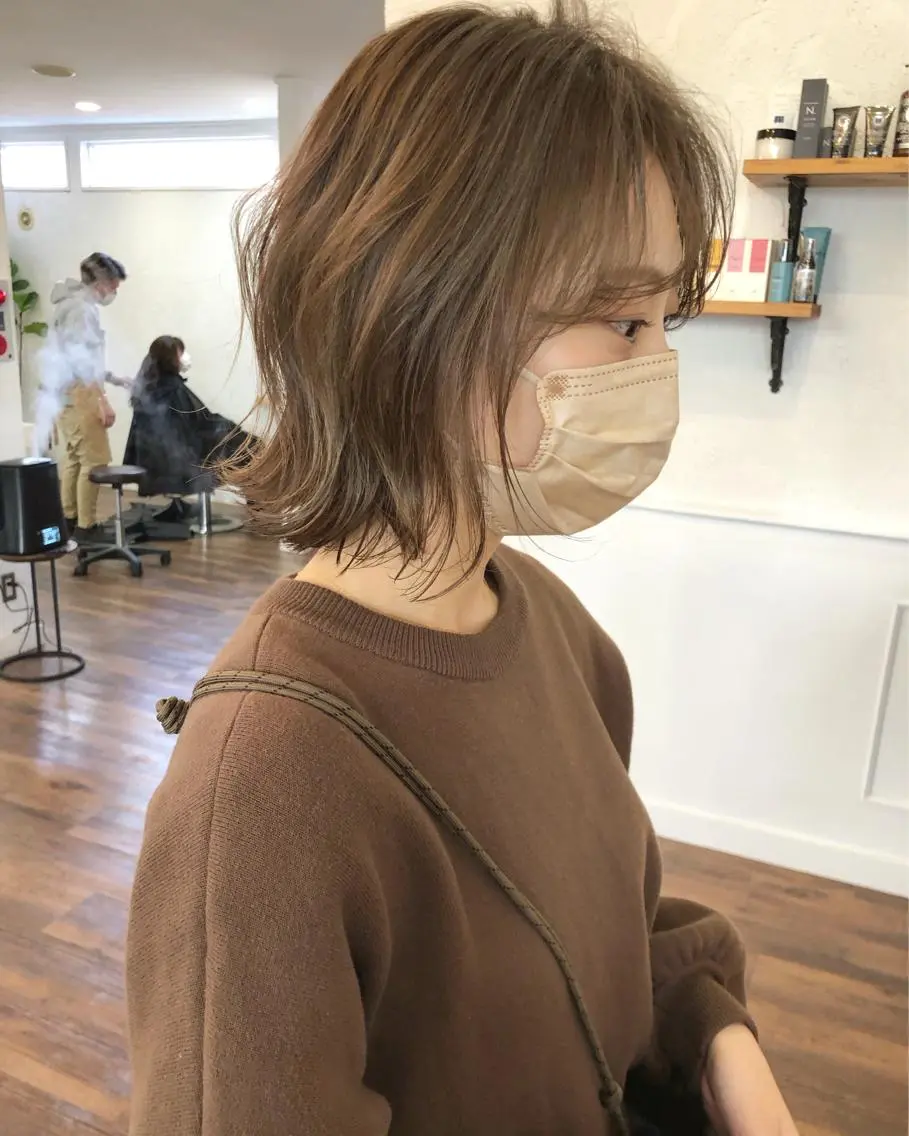 ミディアム カラー グレージュ ハイライトカラー ミルクティーグレージュ ハイライト カット ヘアカラー 江原 彩華のヘアスタイル