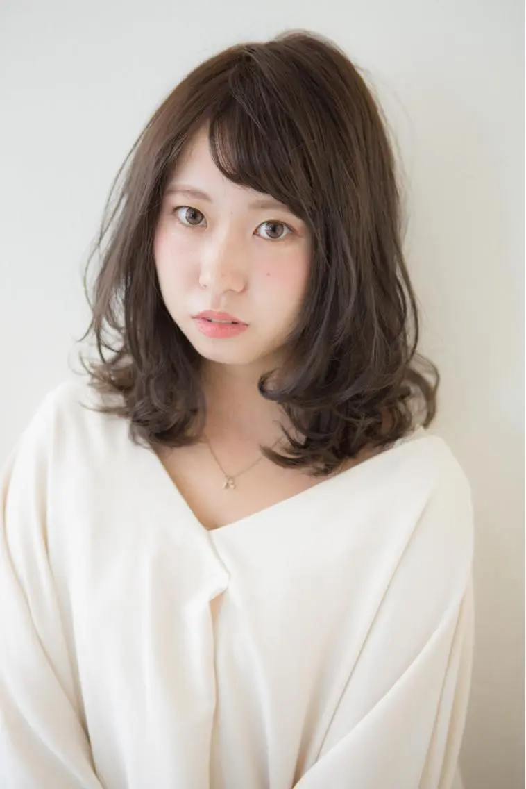 ミディアム 松田 みのりのヘアスタイル