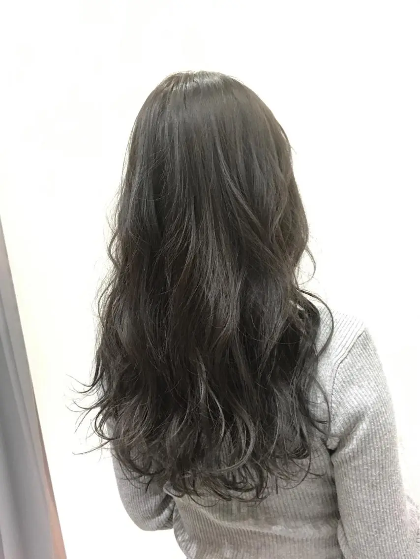 ロング アッシュ ヘアカラー ブリーチカラー☆ 再生トリートメントのヘアスタイル