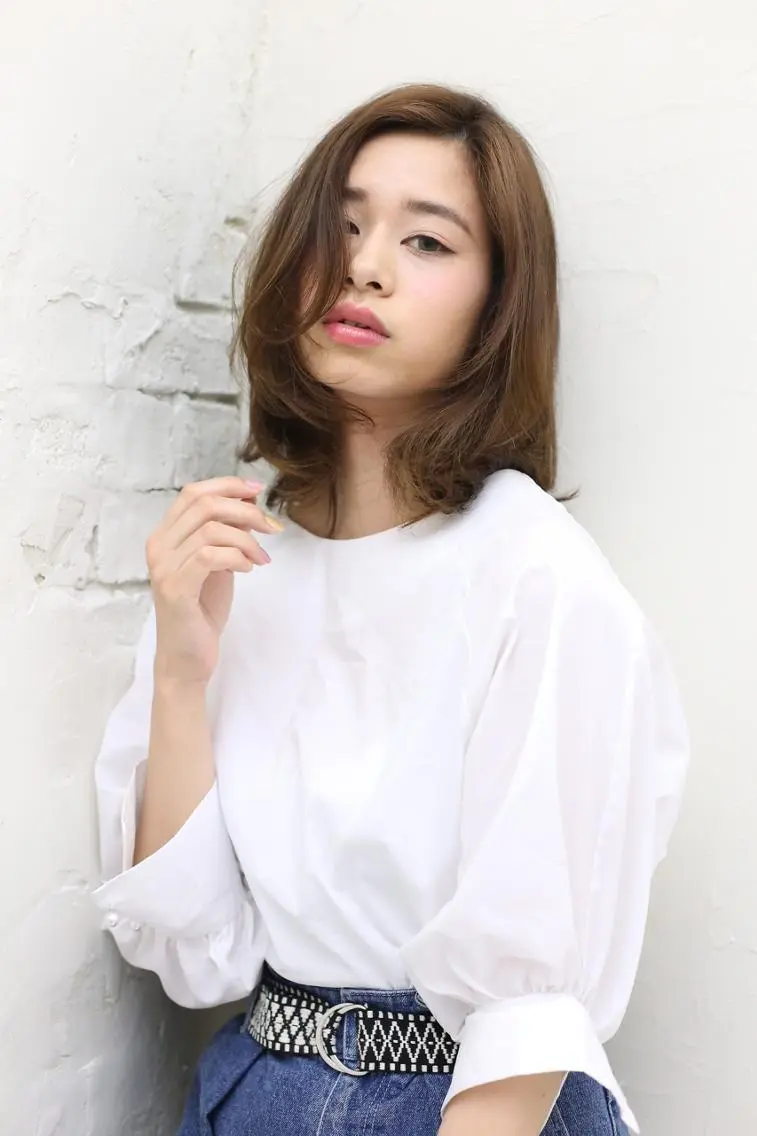 ミディアム 小林 永佳のヘアスタイル