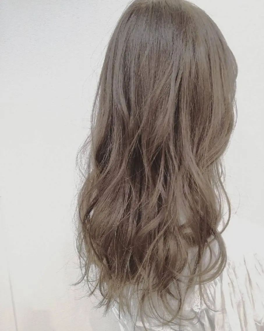 ロング カラー パーマ ヘアアレンジ マツエク・マツパ メンズ キッズ ネイル グラデーションカラー グレージュ グラデーション 中津No.1髪質改善 店長✨透ける暗髪のヘアスタイル