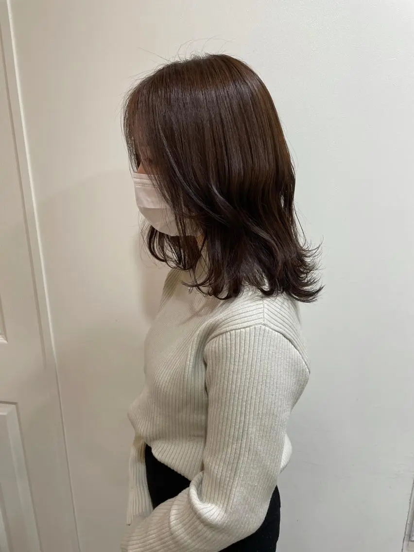 ミディアム カラー カット ヘアカラー トリートメント MIOベージュカラー 柔らかいカラーのヘアスタイル