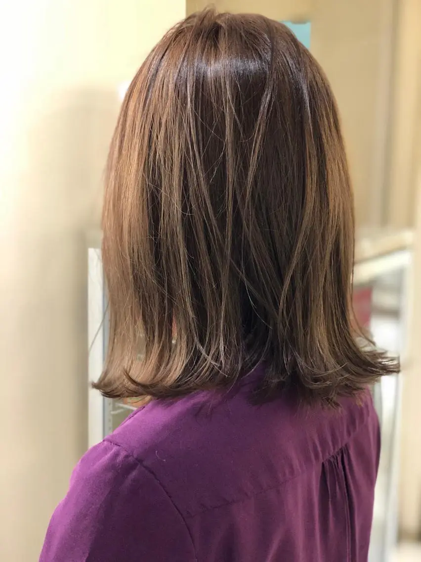 ミディアム カラー 外ハネヘア 小田 亮のヘアスタイル