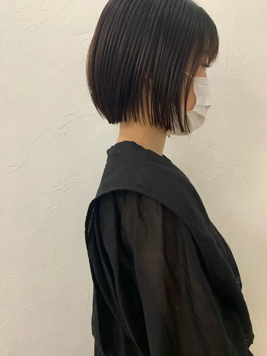 ショート カラー ネイル ハイトーンボブ 前田 表参道　グレージュのヘアスタイル