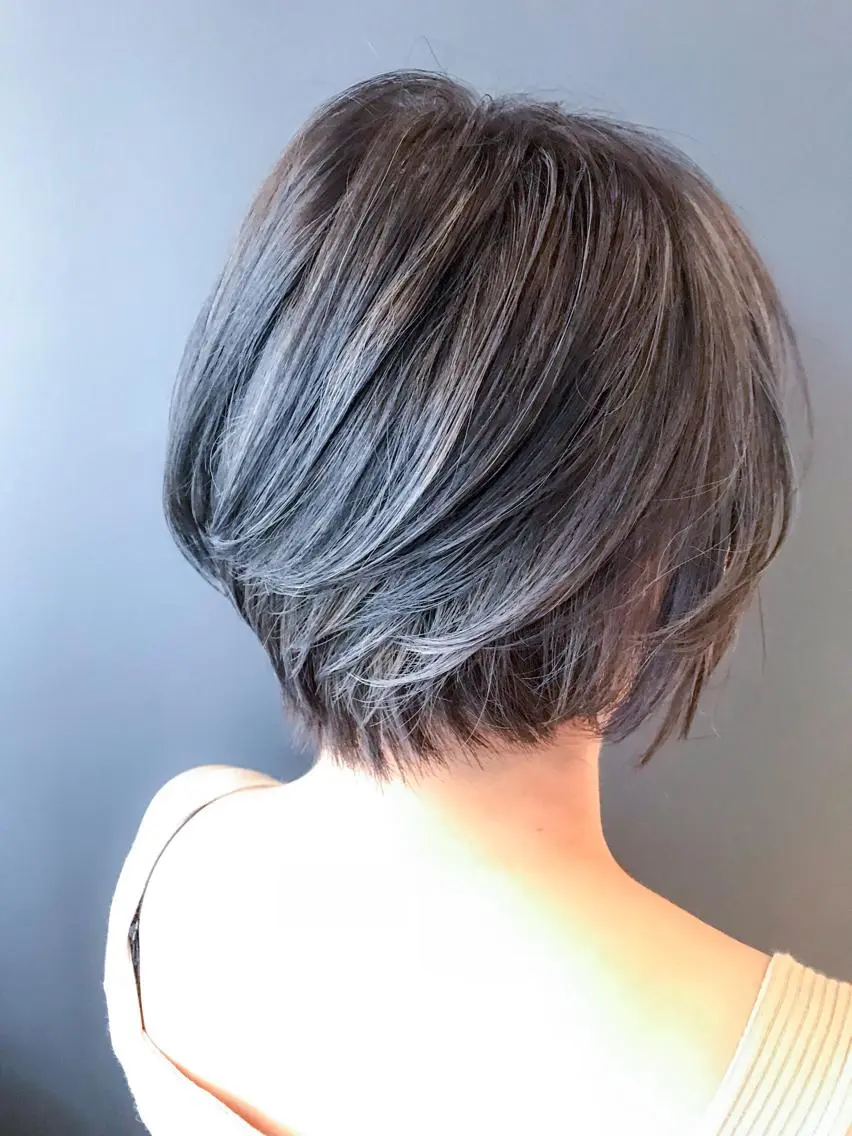 ショート カラー ハイライトカラー シルバー ハイライト BOX mico.のヘアスタイル
