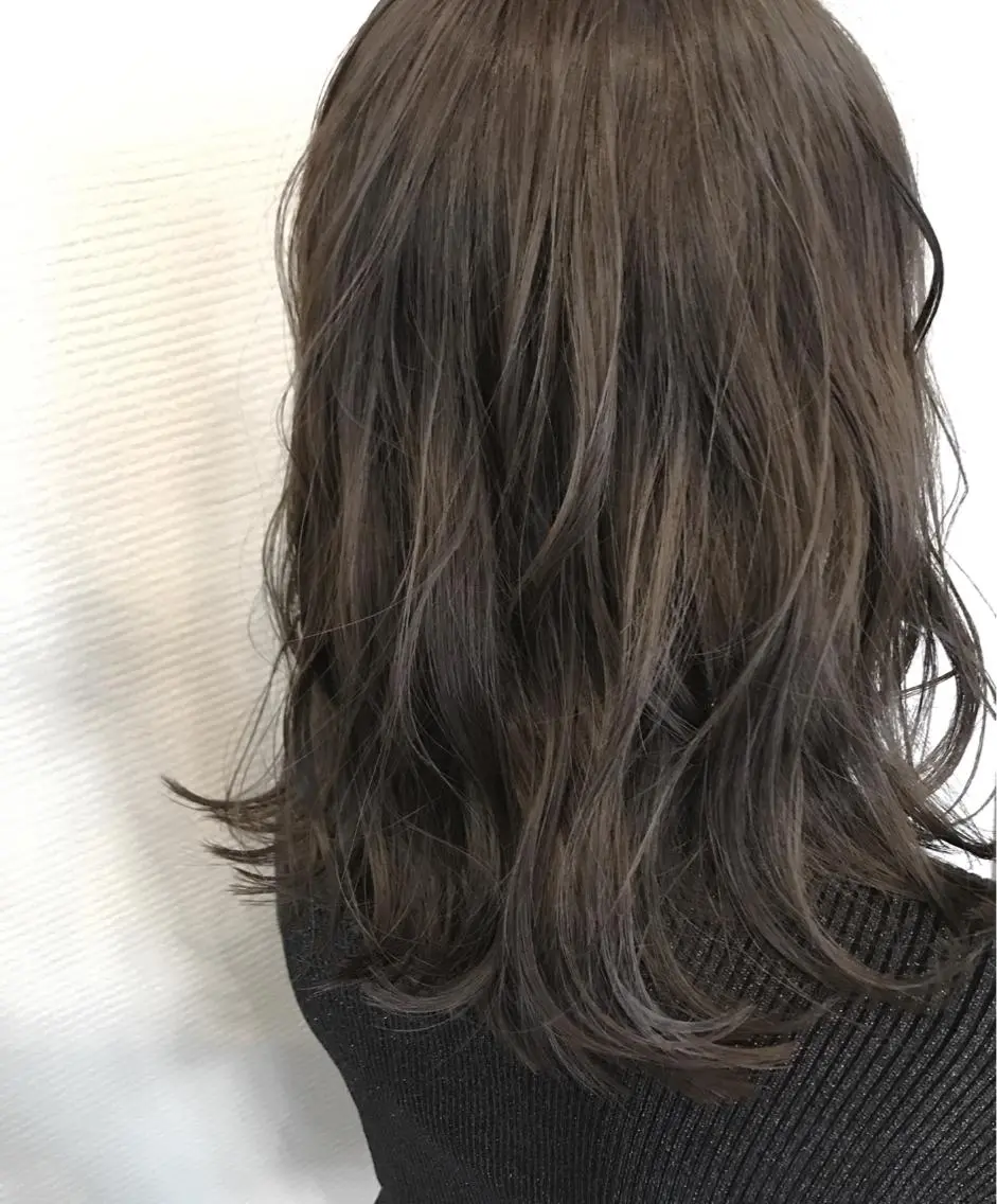 セミロング カラー フォギーグレージュ グレージュ ハイライトカラー ハイライト 日比 貴大/ minim hairのヘアスタイル