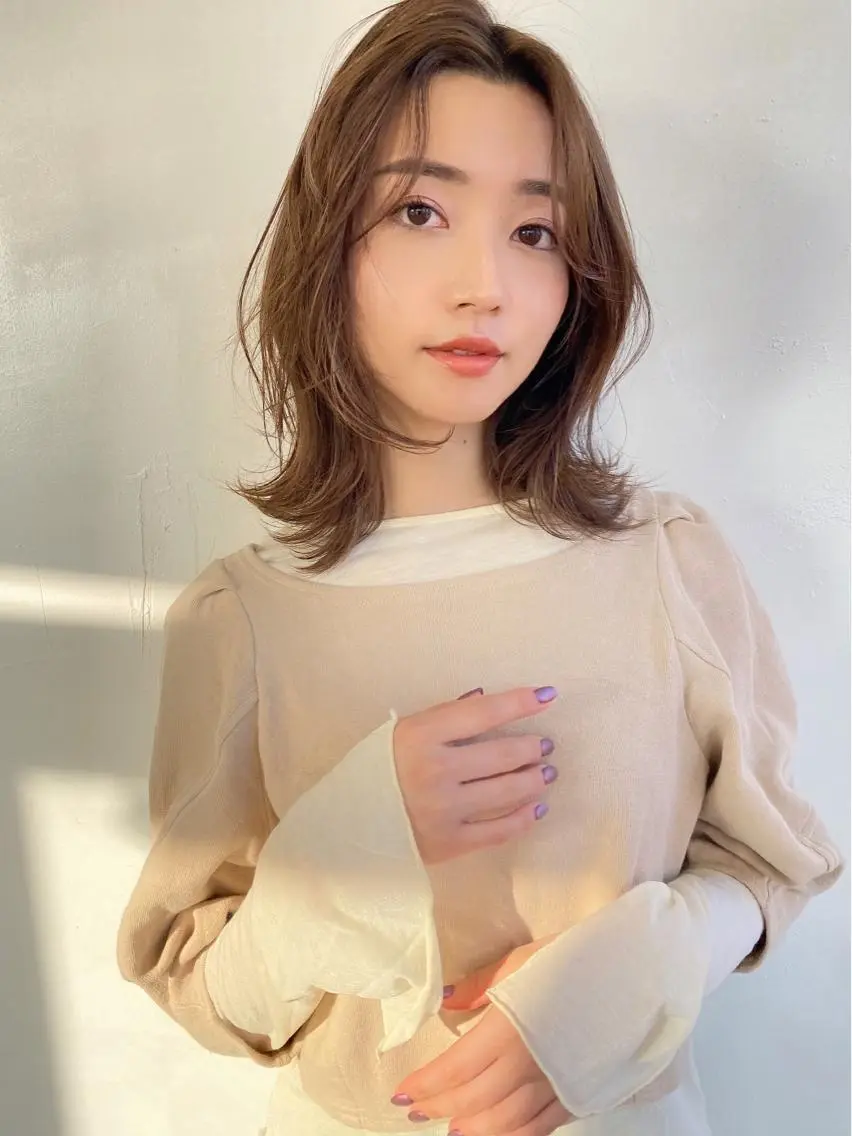 ミディアム レイヤーカット 鎌倉 彩のヘアスタイル