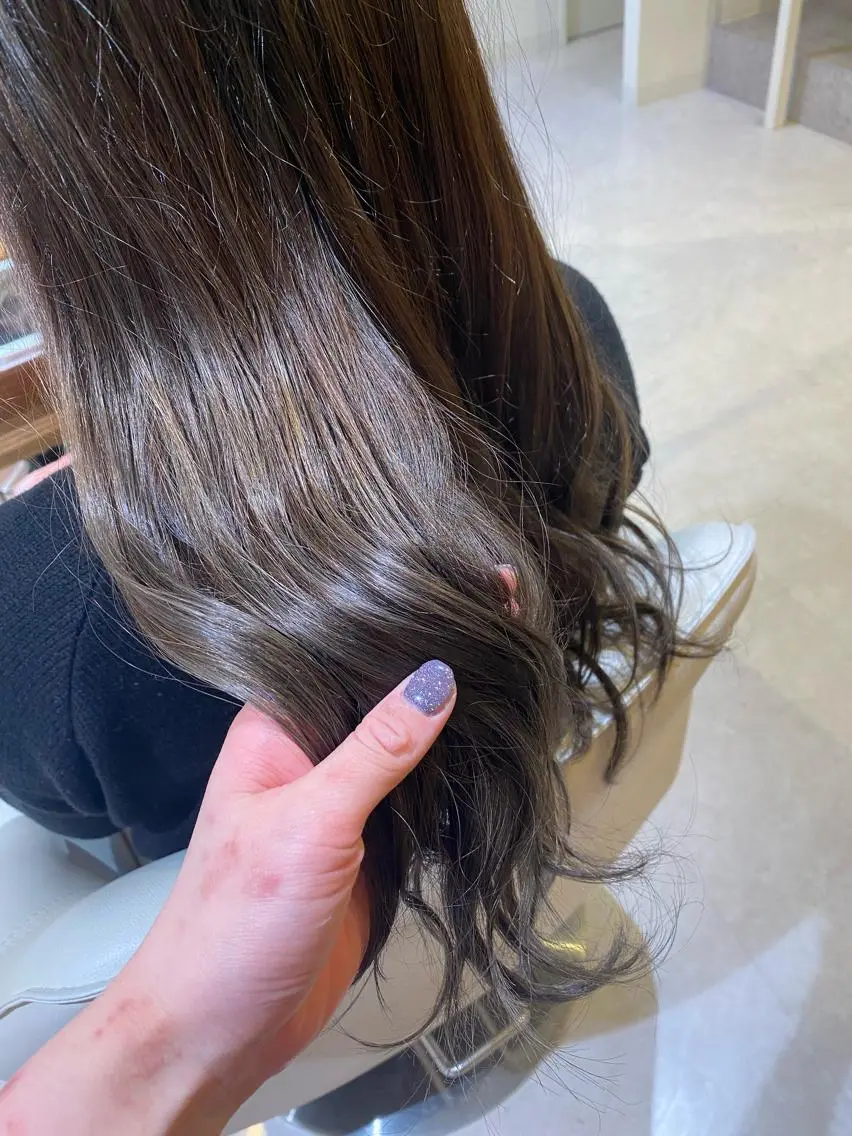 ロング ヘアカラー 梛木 唯のヘアスタイル