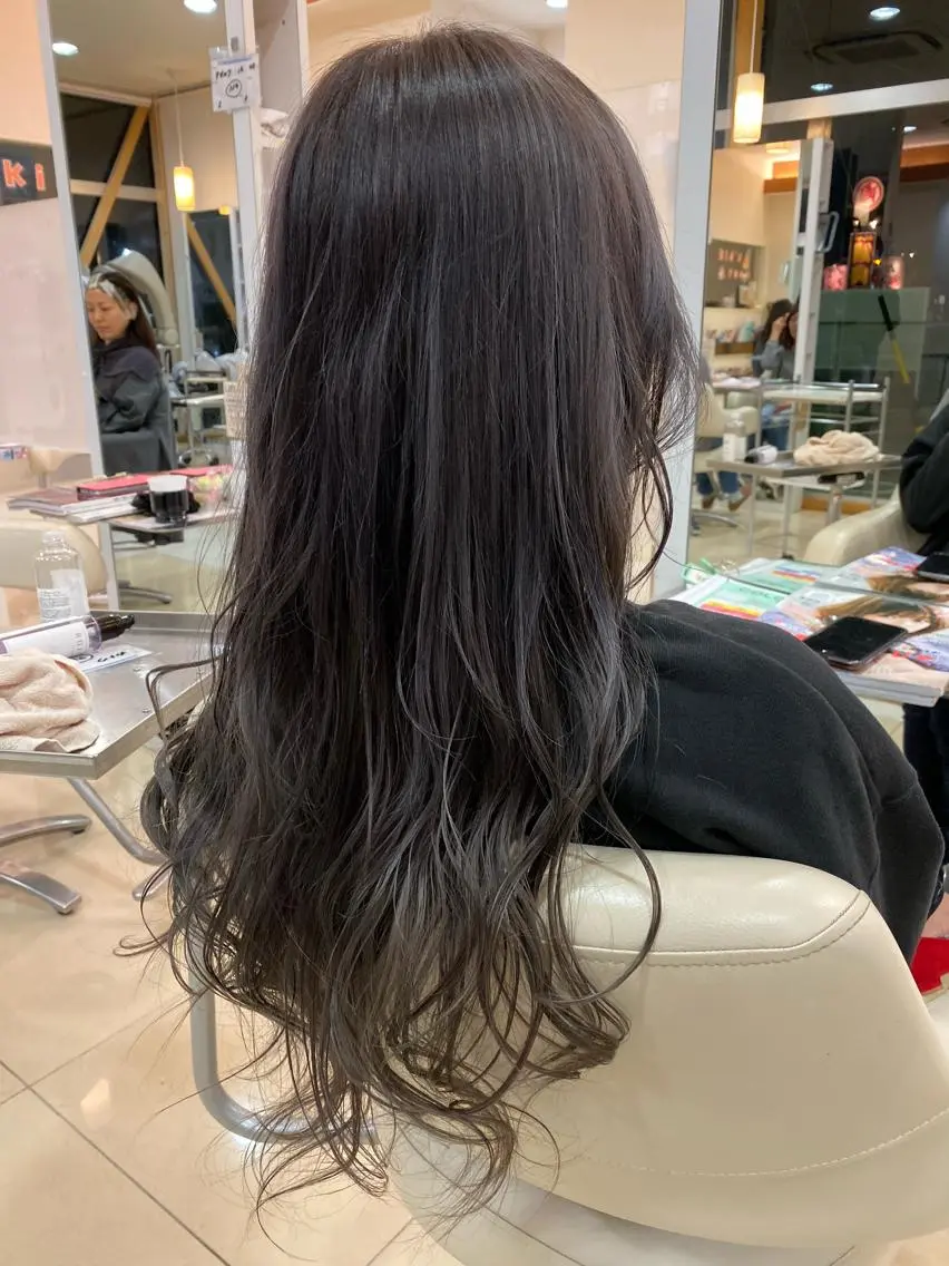 カラー 牧野 佳樹のヘアスタイル
