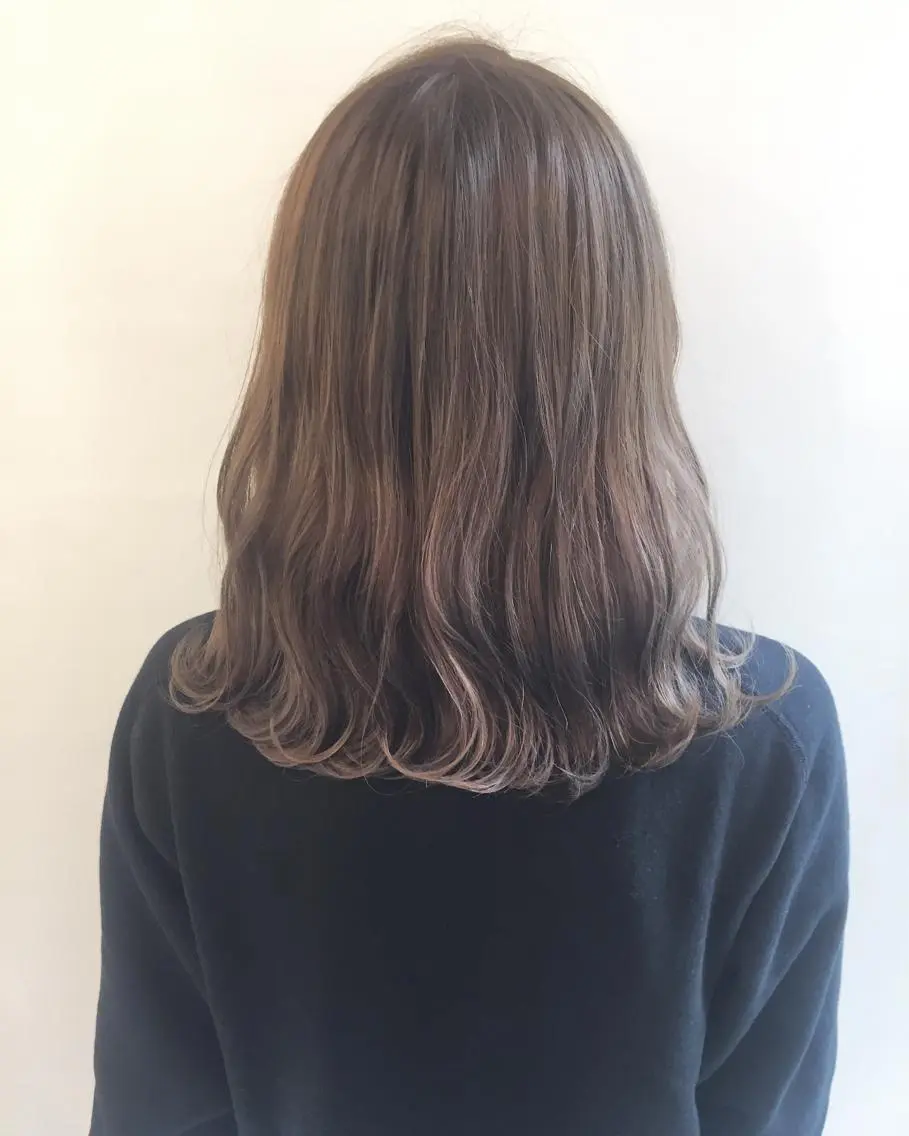 ミディアム カラー ベージュカラー ミルクティーベージュ 齋藤 咲のヘアスタイル