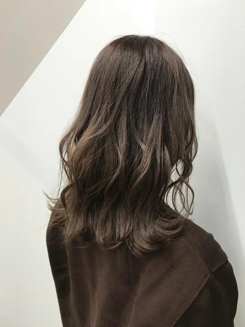 セミロング カラー ベージュカラー ブリーチ ミルクティーベージュ オレンジ 友利 翔太のヘアスタイル