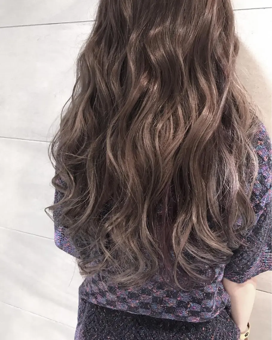 セミロング カラー アッシュ ブリーチ 透明感カラー ハイライトカラー パープルカラー BOX mico.のヘアスタイル