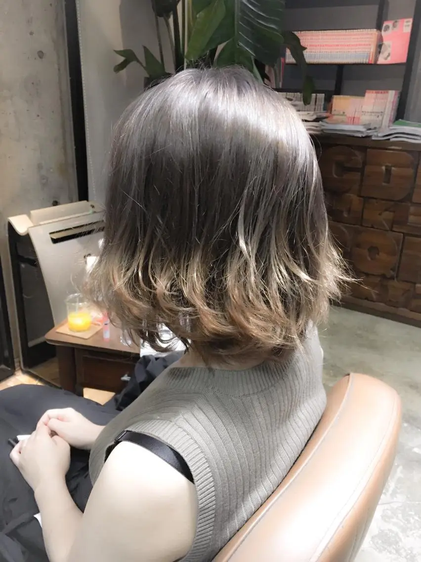 ショート カラー アッシュ ベージュカラー グラデーションカラー 北條 優輝のヘアスタイル