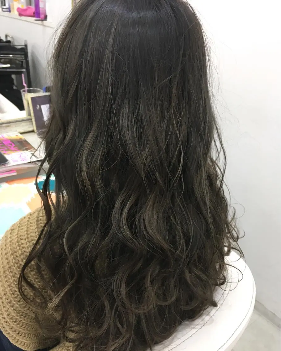 セミロング カラー 髪質改善 中川 翔のヘアスタイル