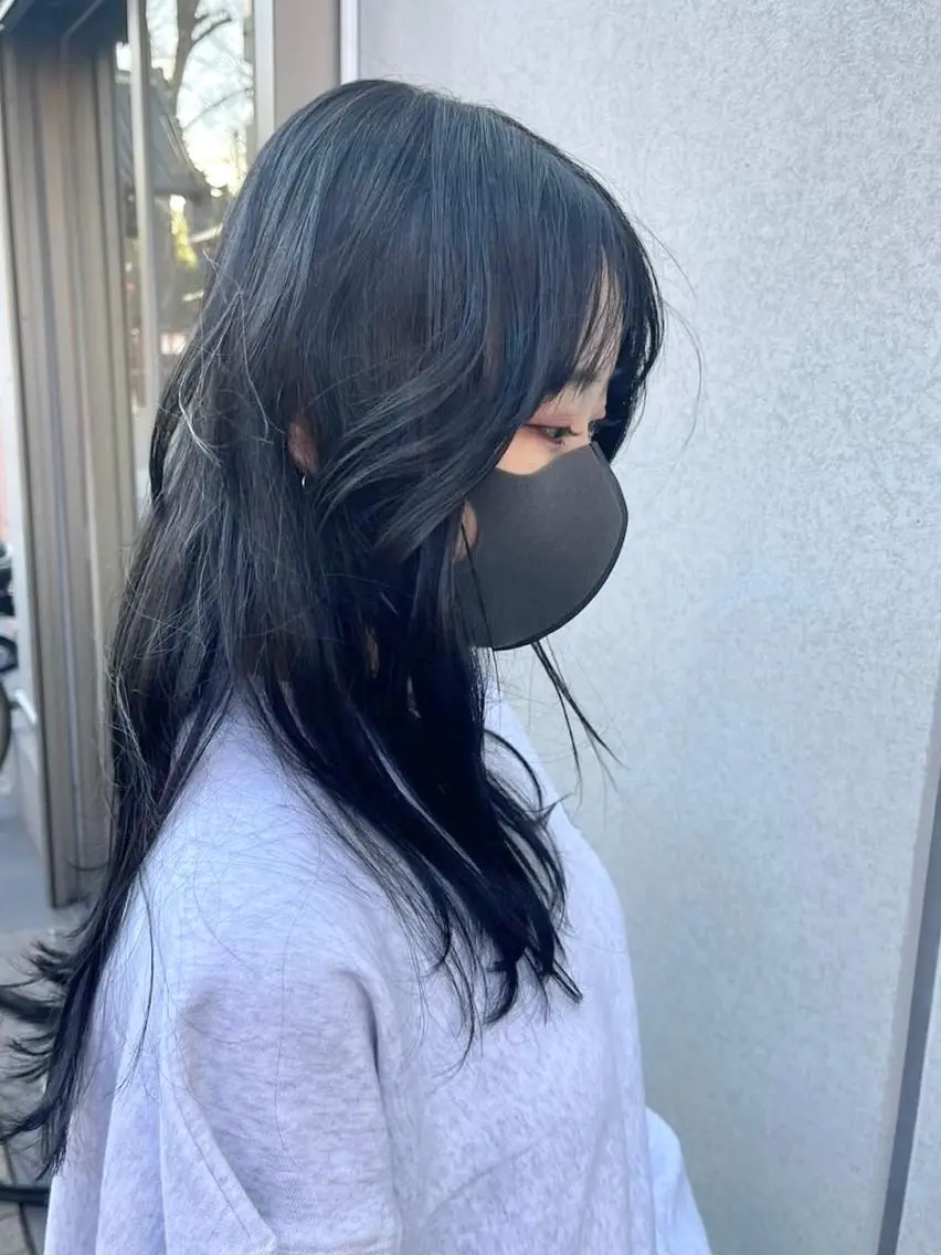 ロング カラー 黒髪 ブルーカラー ブルーブラック カット ヘアカラー トリートメント KEN KENのヘアスタイル