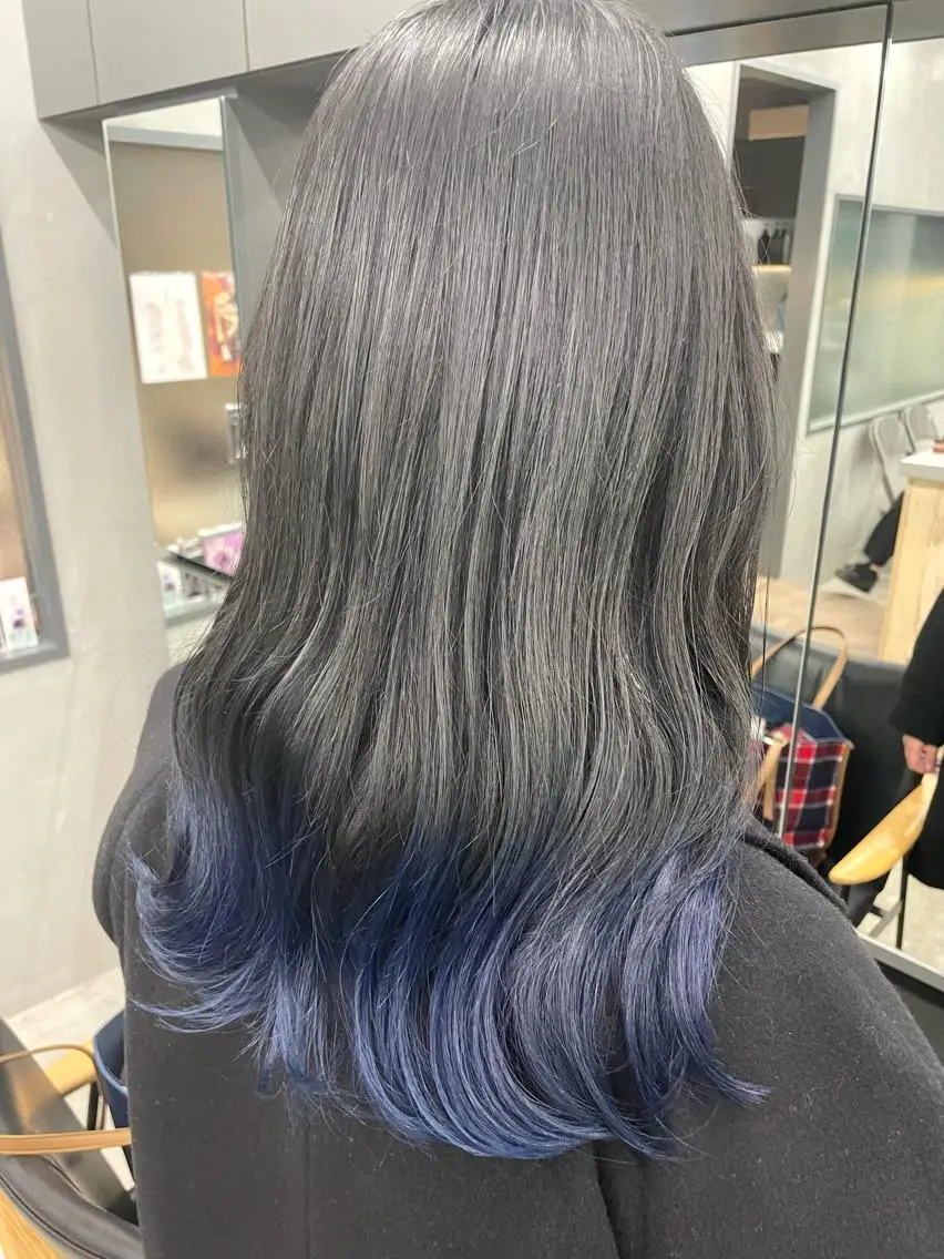 ロング カラー インナーカラー 推し ブリーチ 髪質改善のヘアスタイル