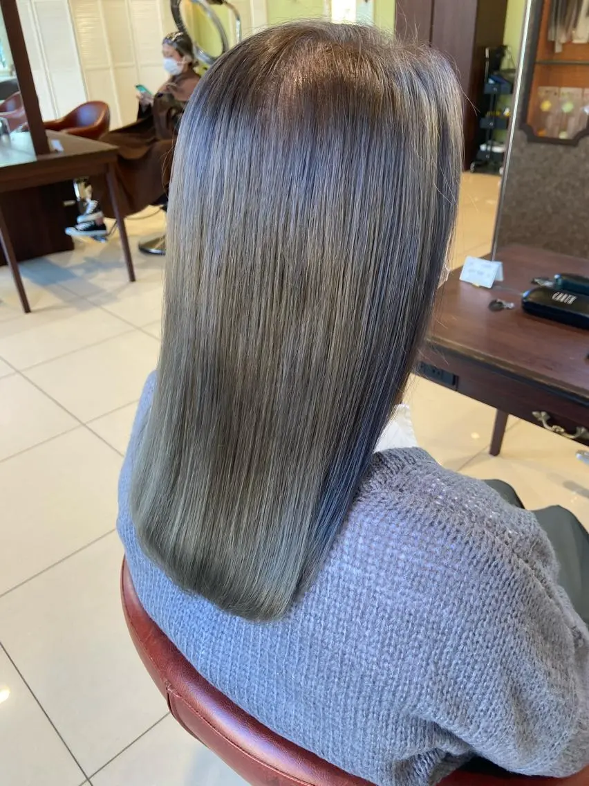 ミディアム カワサキ ヒナコのヘアスタイル