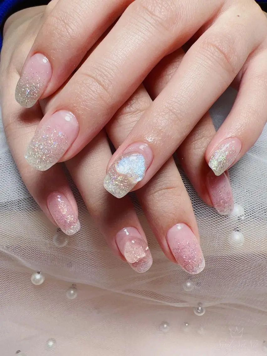 ショート カラー ネイル ラメ(グリッター) ラメグラデーション ハンドネイル Nail NaNaのネイルデザイン