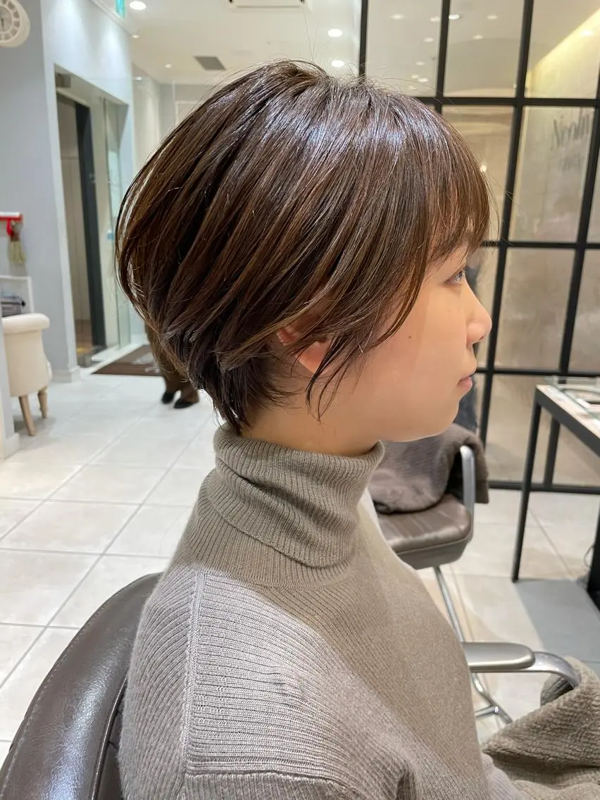 ショート カラー ブリーチ イヤリングカラー インナーカラー くせ毛 似合わせカット アンブレラカラー💫 フェイスフレーミングのヘアスタイル