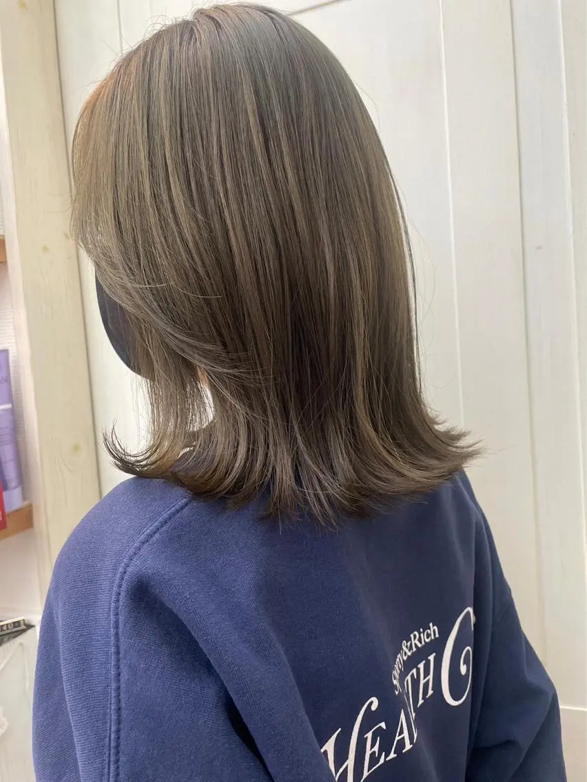 セミロング カラー アディクシーカラー アッシュ バレイヤージュ ベージュカラー ブリーチ N° +aero 横浜のヘアスタイル