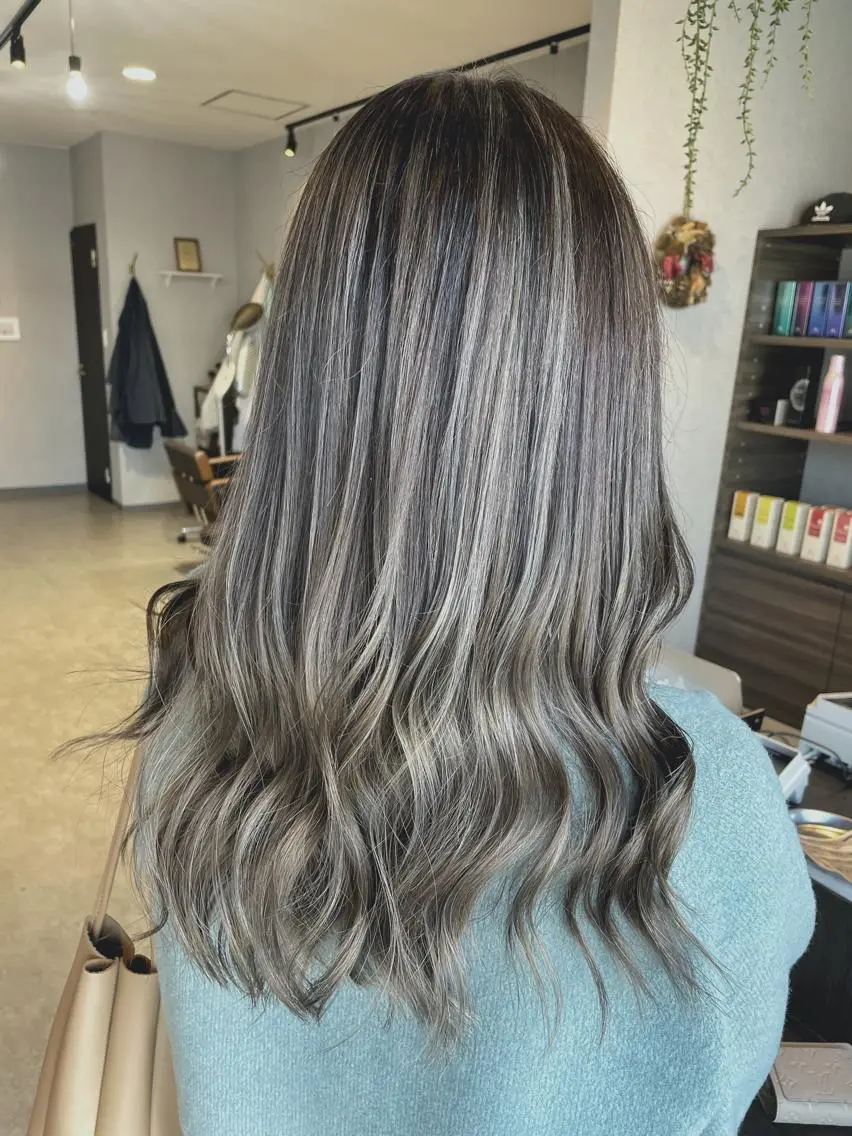 セミロング カラー ブリーチ ヘアカラー 山本 貴弘のヘアスタイル
