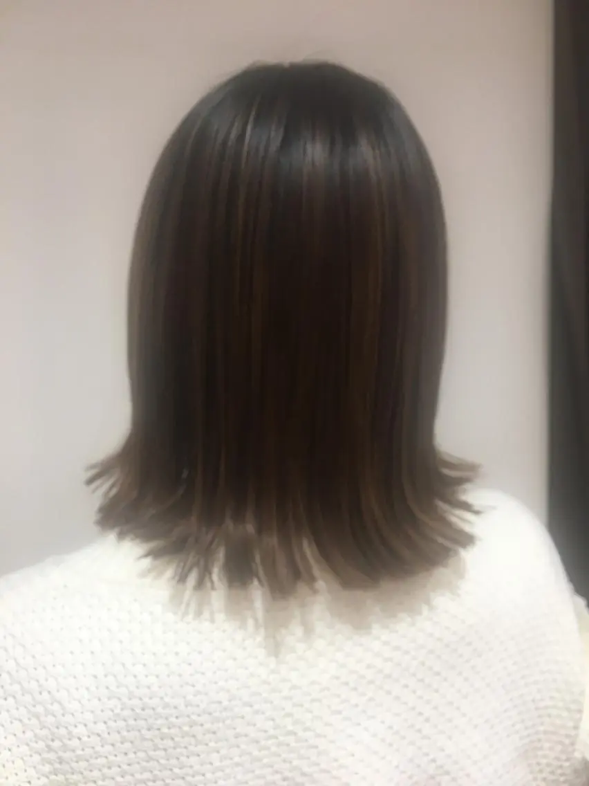 ミディアム カラー ウルフカット／吉村 桃子のヘアスタイル