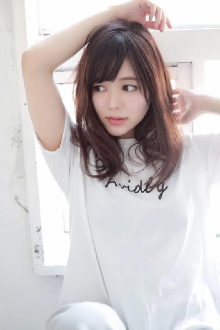 ミディアム 江原 彩華のヘアスタイル