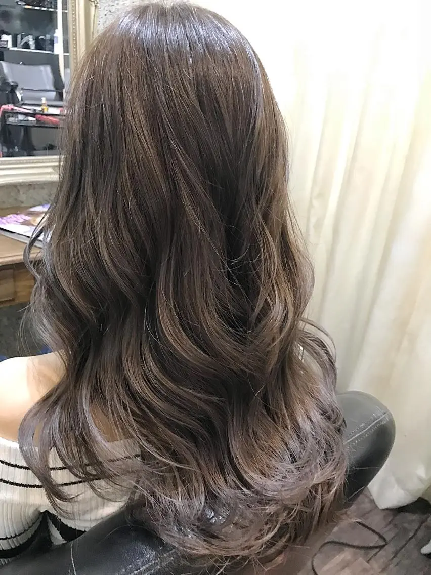 セミロング カラー アッシュ アッシュグレー ブリーチ グラデーションカラー Tsuyoki .のヘアスタイル
