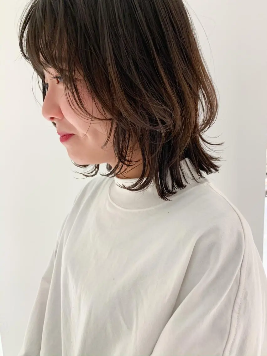 ミディアム レイヤーカット yoke 《ヨーク》のヘアスタイル
