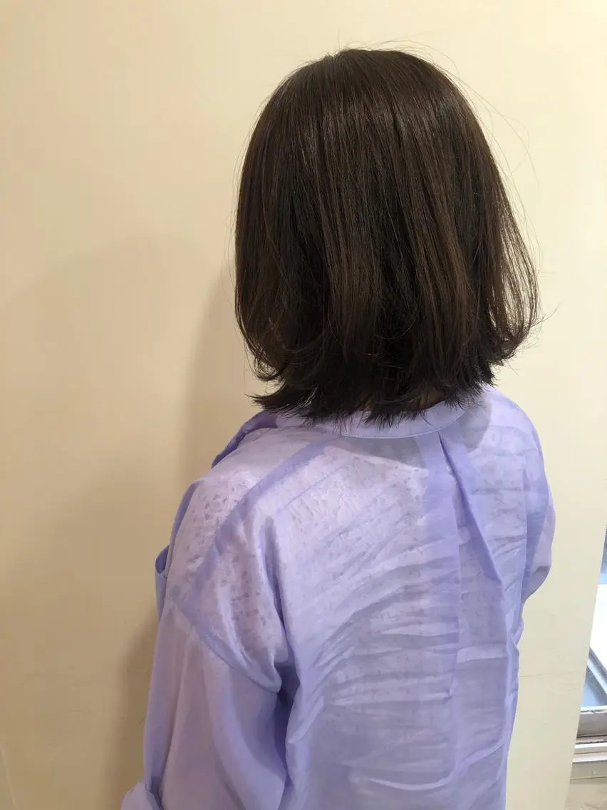ミディアム カラー カット ヘアカラー トリートメント MIOベージュカラー 柔らかいカラーのヘアスタイル