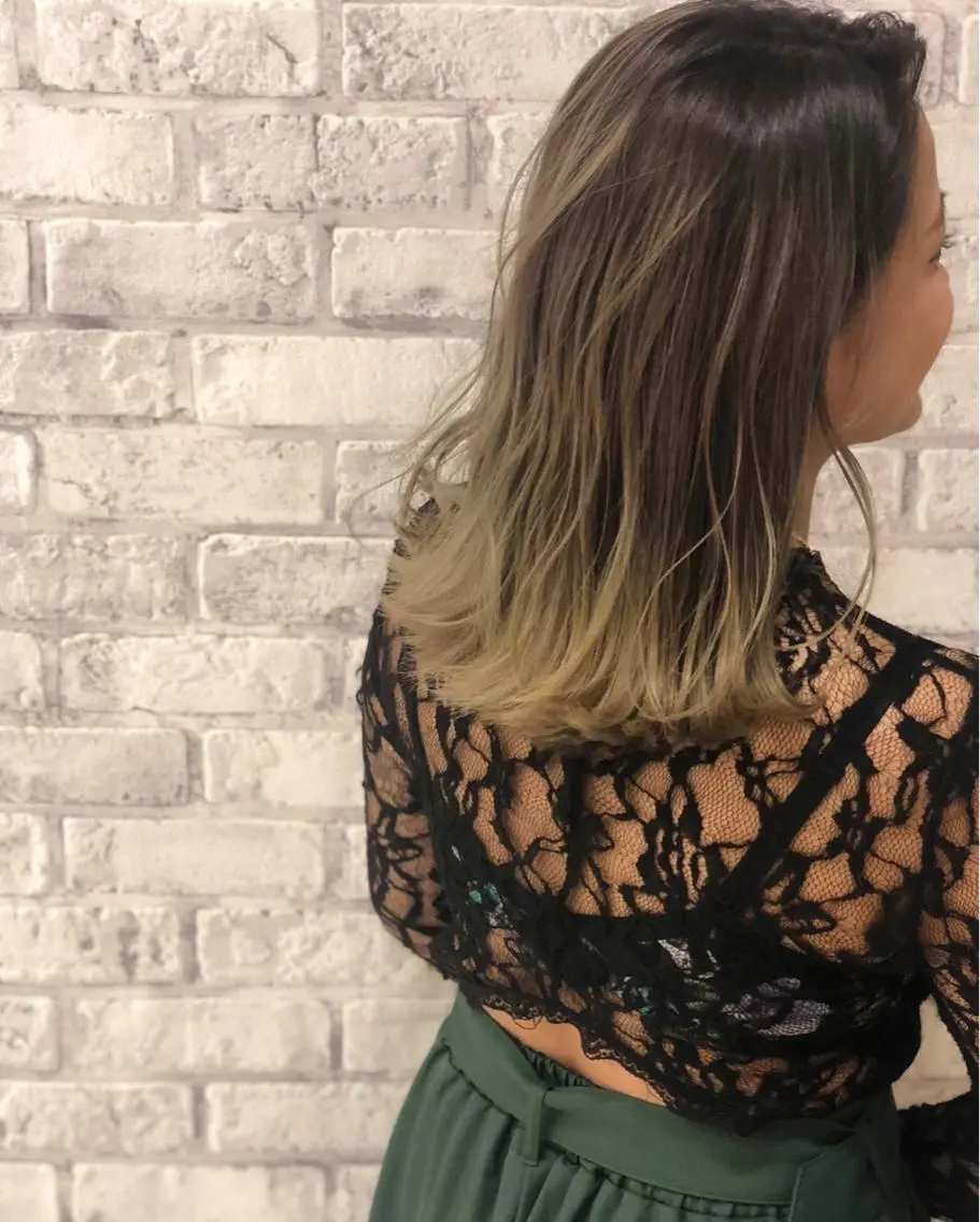ミディアム カラー バレイヤージュ グラデーションカラー ハイトーンカラー レイヤーカット Oopsレイヤー 加藤澄都のヘアスタイル