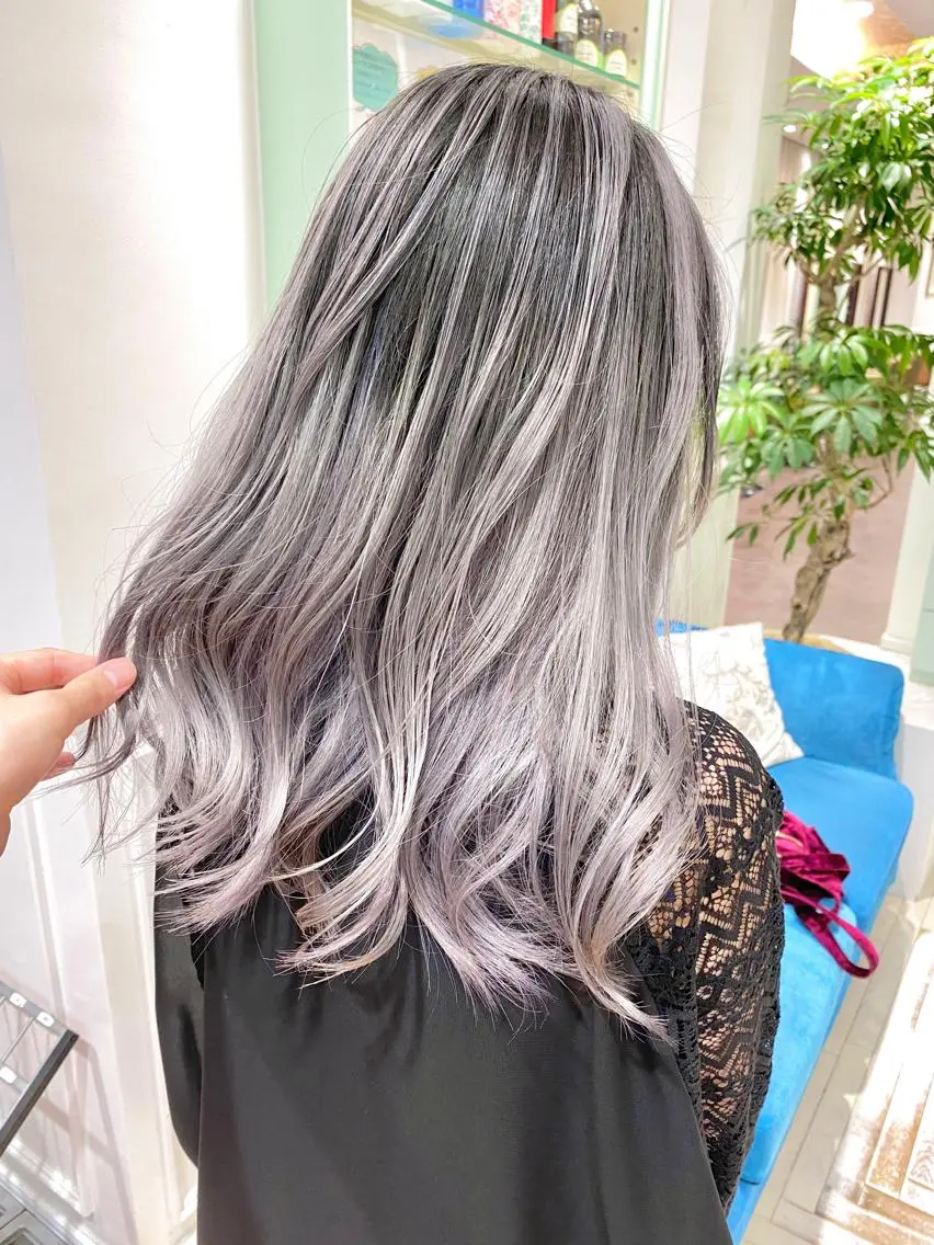 ロング カラー ブリーチ ヘアカラー Re:ta Hair 飯田淳平のヘアスタイル