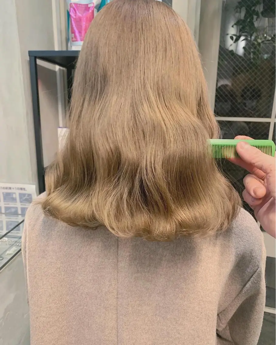 セミロング カラー ヘアアレンジ ネイル マツエク・マツパ ハイトーンボブ 前田 表参道　グレージュのヘアスタイル