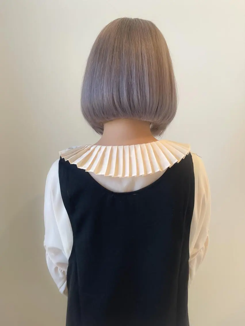 ショート カラー ブリーチ グレージュ ミルクティーグレージュ 清水 亮太/赤み消しカラーのヘアスタイル