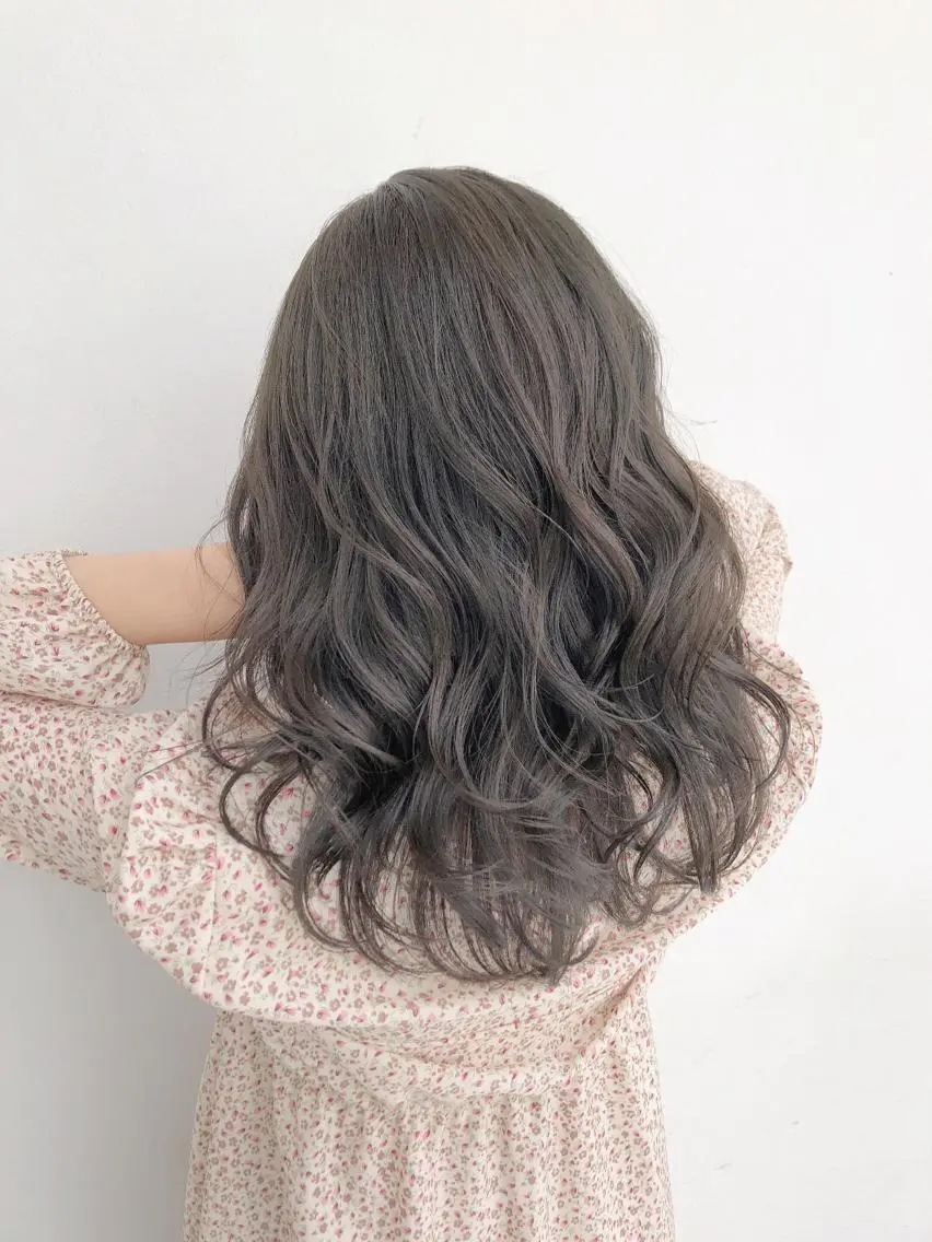 カラー グレージュ オリーブグレージュ オリーブグレー 夏山 秀憲のヘアスタイル