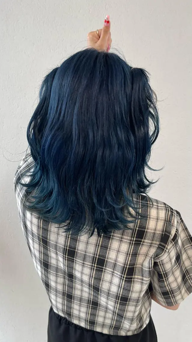 ミディアム カラー ブルーカラー 市村 香多のヘアスタイル