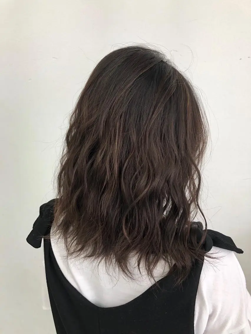 セミロング カラー ハイライトカラー ハイライト 岩崎 裕司のヘアスタイル