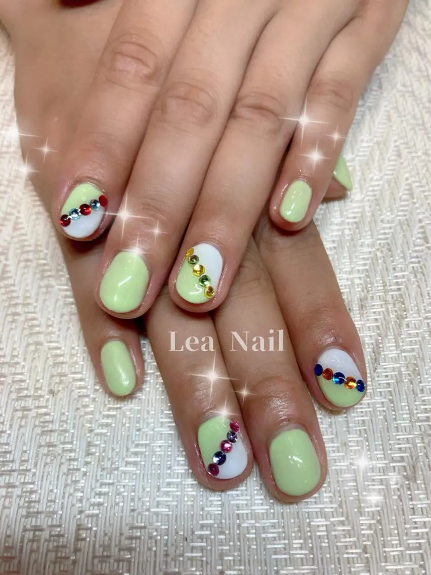 ネイル ストーンネイル Lea Nailのネイルデザイン