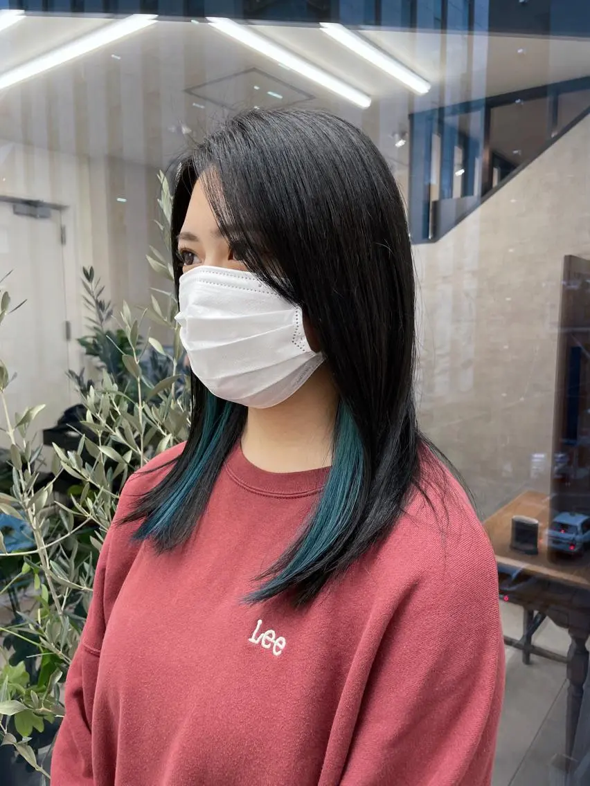 セミロング カラー ブリーチ ブルーカラー イヤリングカラー _WHITE 天神店 YUMEKA🐻のヘアスタイル