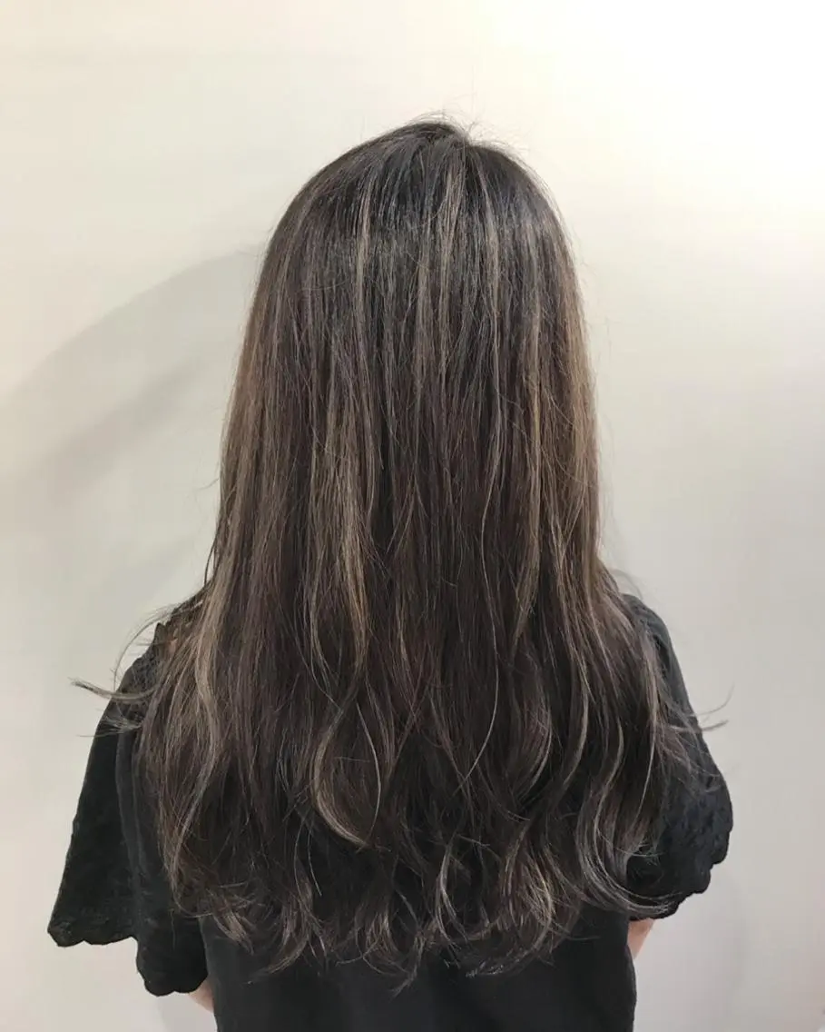 セミロング カラー ハイライトカラー ハイライト 平尾 拓也のヘアスタイル