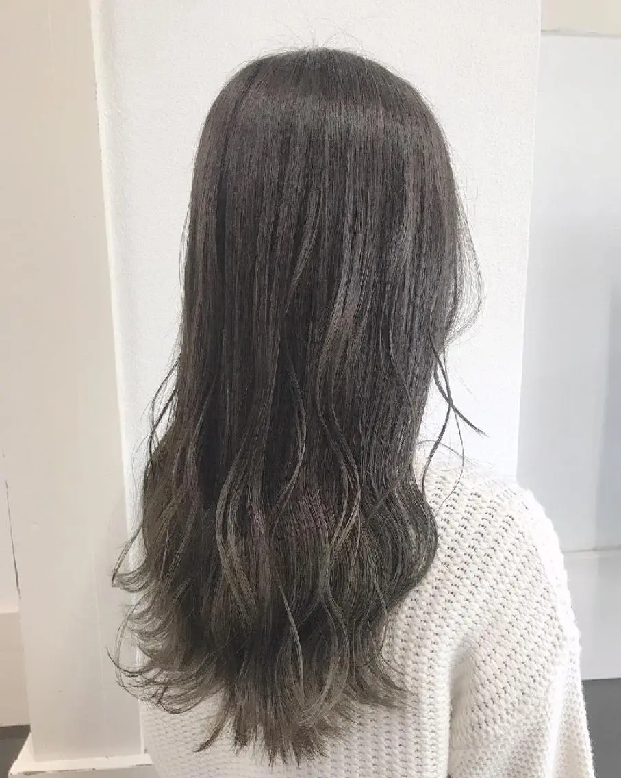 ロング カラー アッシュ アッシュグレー カット ヘアカラー GiseL ジゼル六本松のヘアスタイル