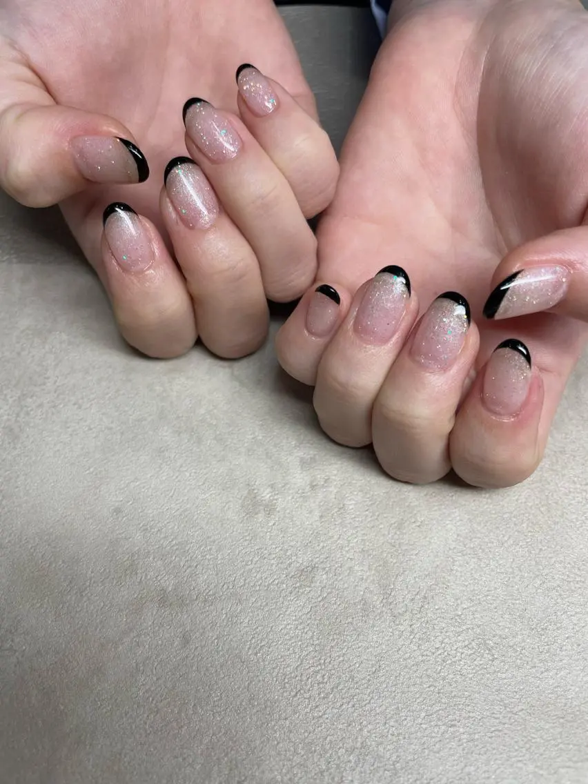 ネイル フレンチネイル ラメ(グリッター) with hues AYAのネイルデザイン