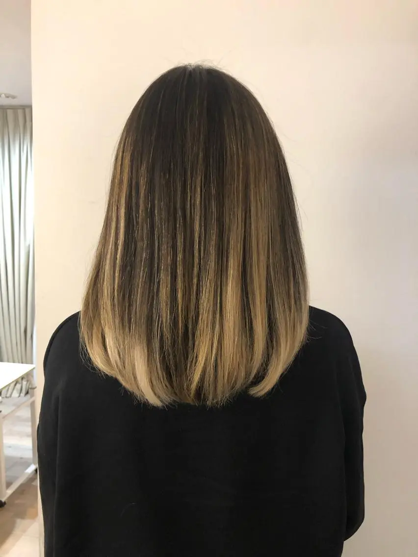 ミディアム カラー バレイヤージュ レイヤーカット カット ヘアカラー ブリーチカラー🌈 石垣翔太のヘアスタイル