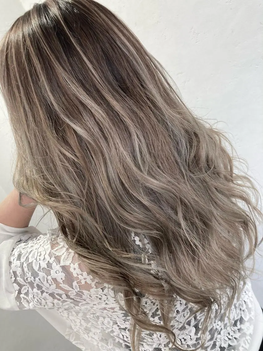 ロング カラー パーマ ブリーチ毛縮毛矯正 👑山口のヘアスタイル