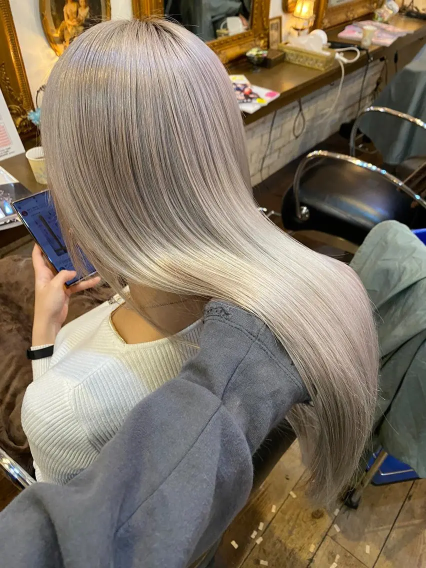 セミロング カラー ヘアアレンジ ダブルカラー シルバー カット ヘアカラー 【ブリーチはお任せ】 ハイトーン✨yuraのヘアスタイル