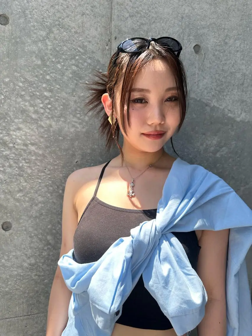 ロング タイトボブ個性派カラ ーAKANEのヘアスタイル