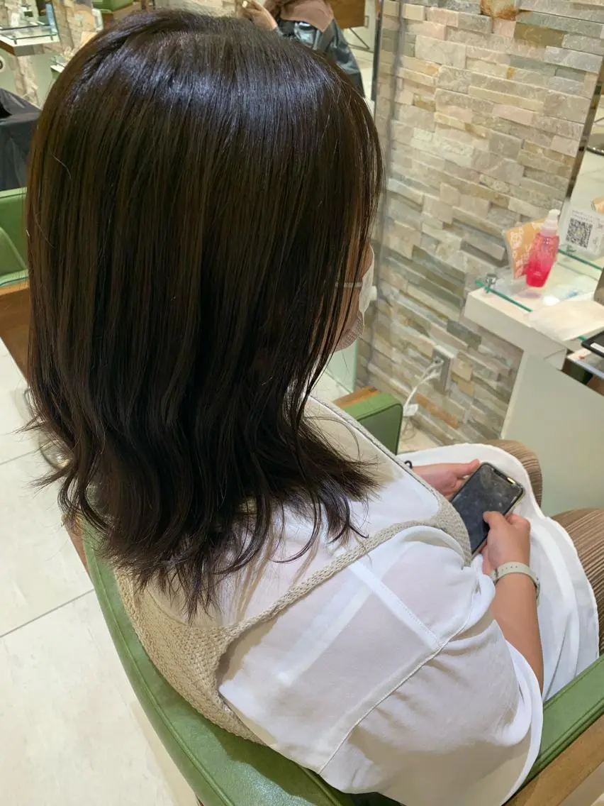 ミディアム カラー ベージュカラー オリーブベージュ 高橋友里亜 /フリーランスのヘアスタイル
