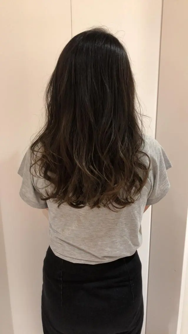 ロング カラー 新實 ゆりあのヘアスタイル